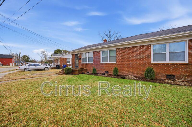 Apartment for rent at 1 Shelby St, Portsmouth, VA 23701