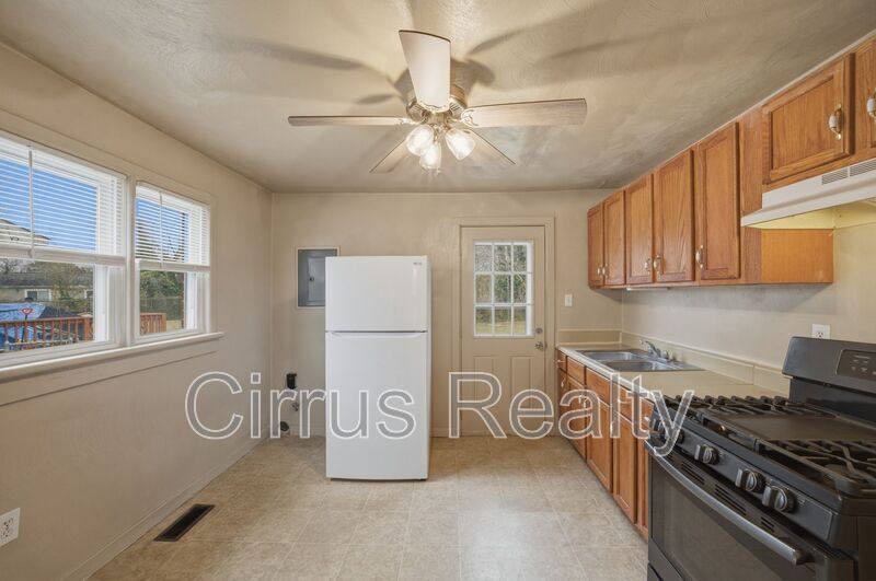 Apartment for rent at 1 Shelby St, Portsmouth, VA 23701