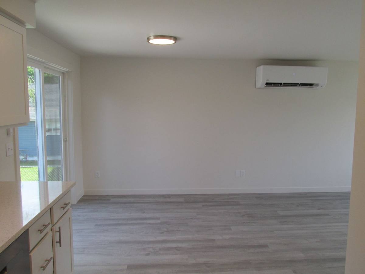 Apartment for rent at 421-425 W Fairhaven Ave, Burlington, WA 98233