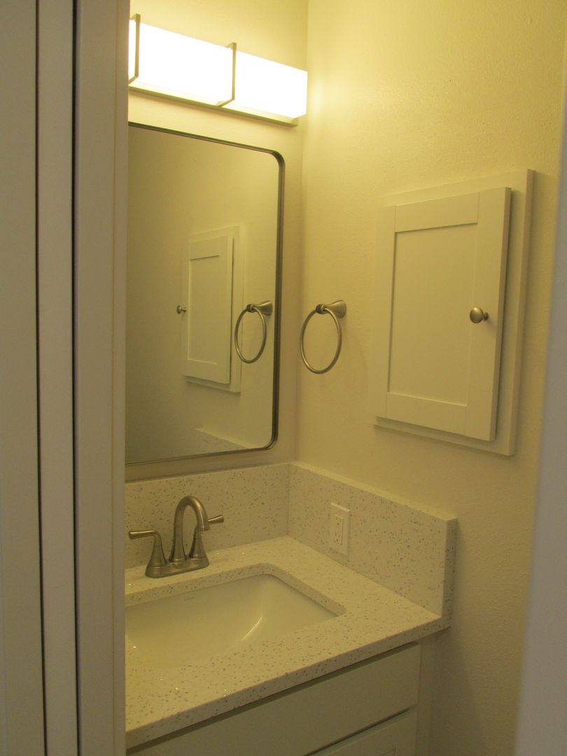 Apartment for rent at 421-425 W Fairhaven Ave, Burlington, WA 98233