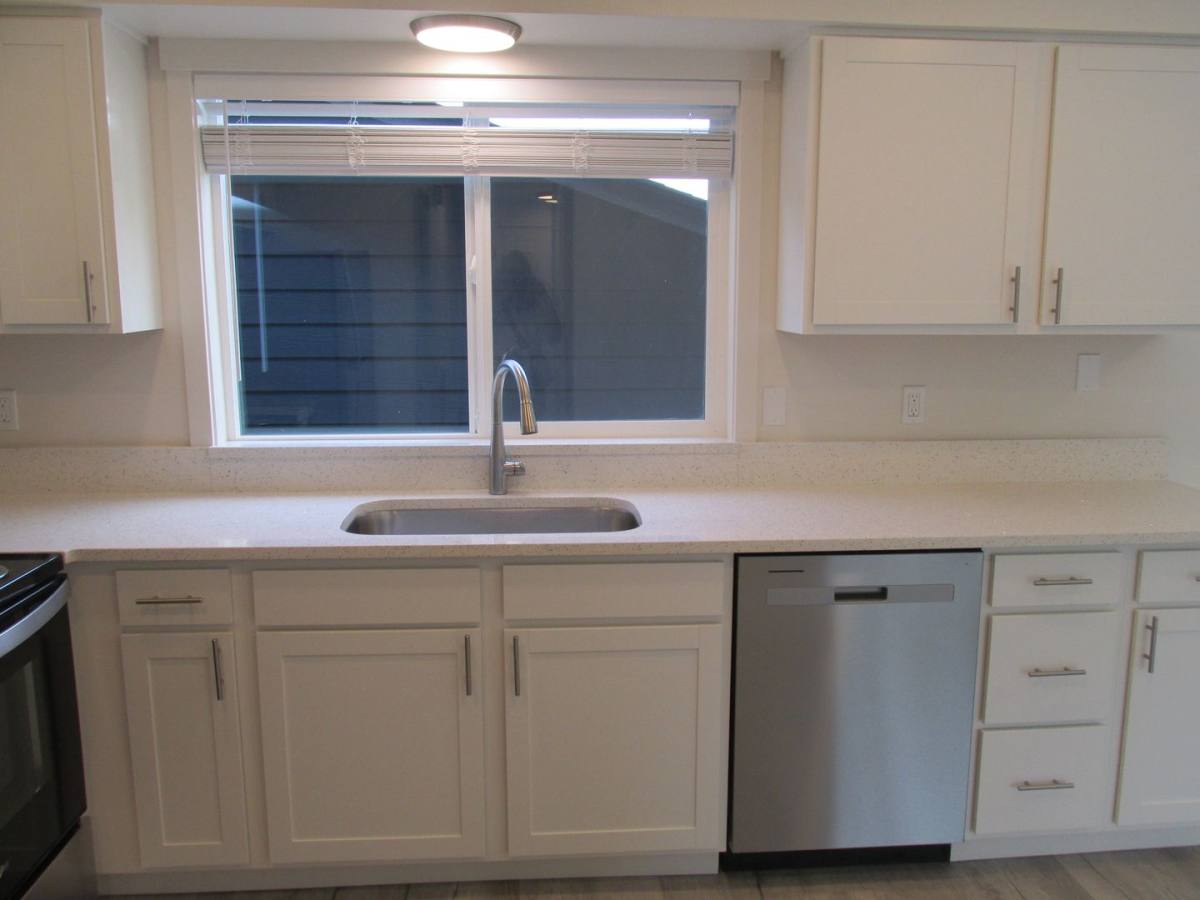 Apartment for rent at 421-425 W Fairhaven Ave, Burlington, WA 98233