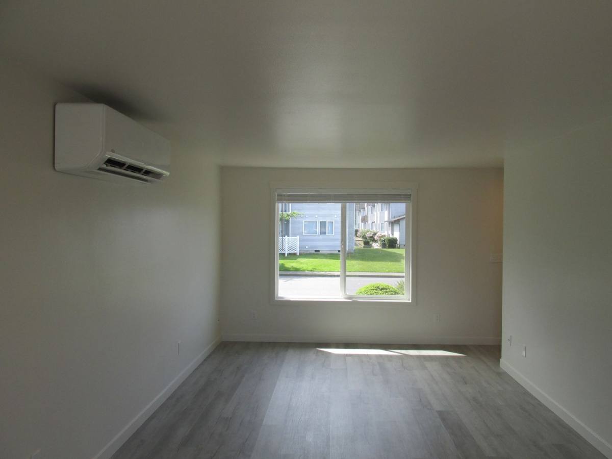 Apartment for rent at 421-425 W Fairhaven Ave, Burlington, WA 98233