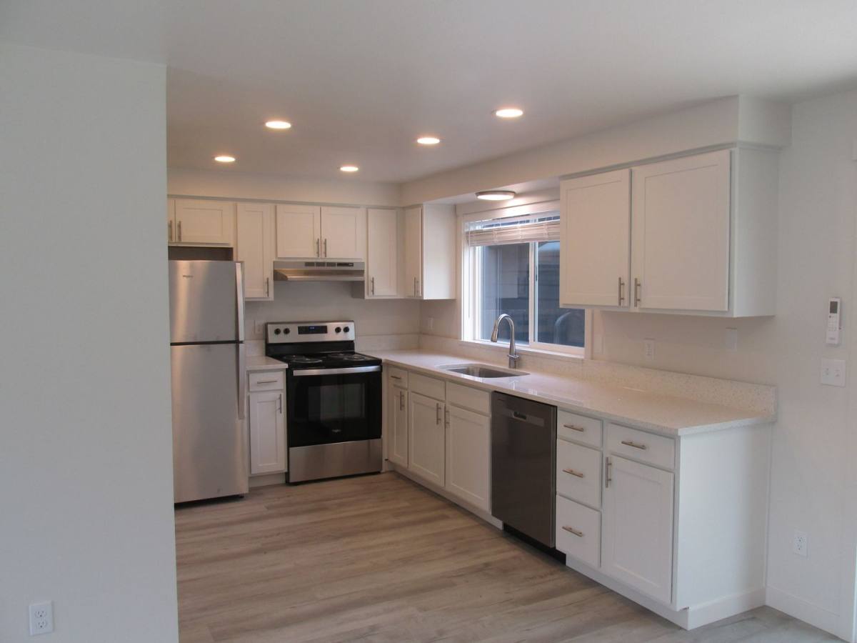 Apartment for rent at 421-425 W Fairhaven Ave, Burlington, WA 98233