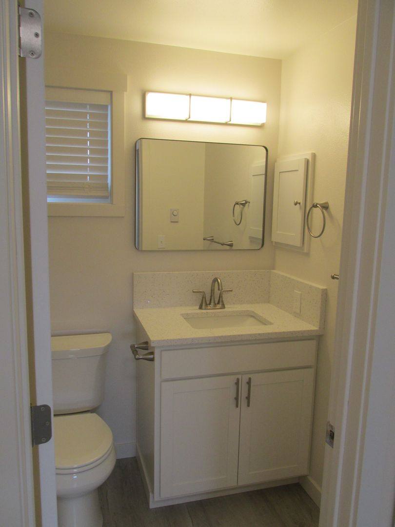 Apartment for rent at 421-425 W Fairhaven Ave, Burlington, WA 98233