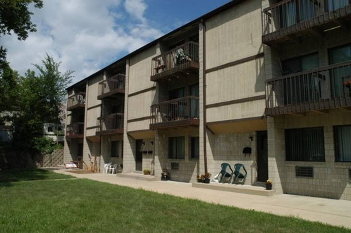 Apartment for rent at 3333 S Clement Ave, Milwaukee, WI 53207