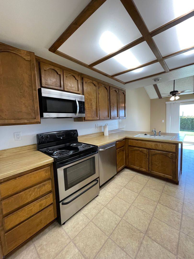 Townhouse for rent at 3920-A Mesa Circle, Lompoc, CA 93436
