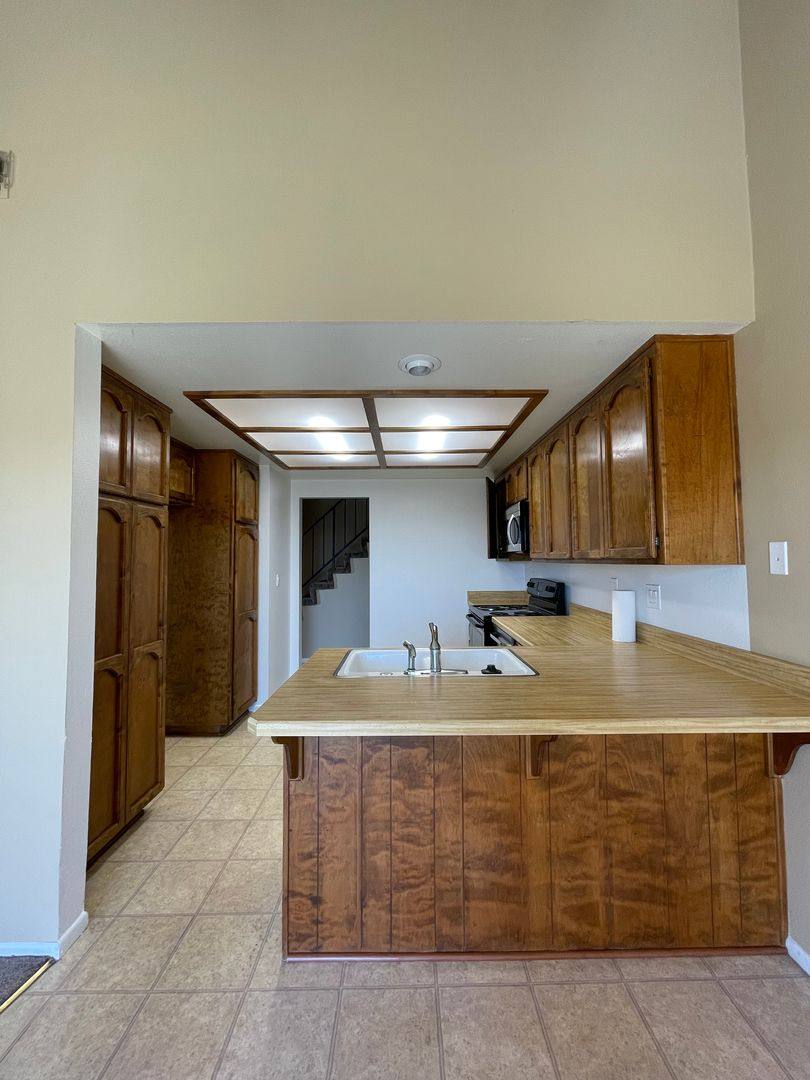 Townhouse for rent at 3920-A Mesa Circle, Lompoc, CA 93436
