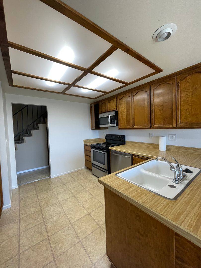Townhouse for rent at 3920-A Mesa Circle, Lompoc, CA 93436