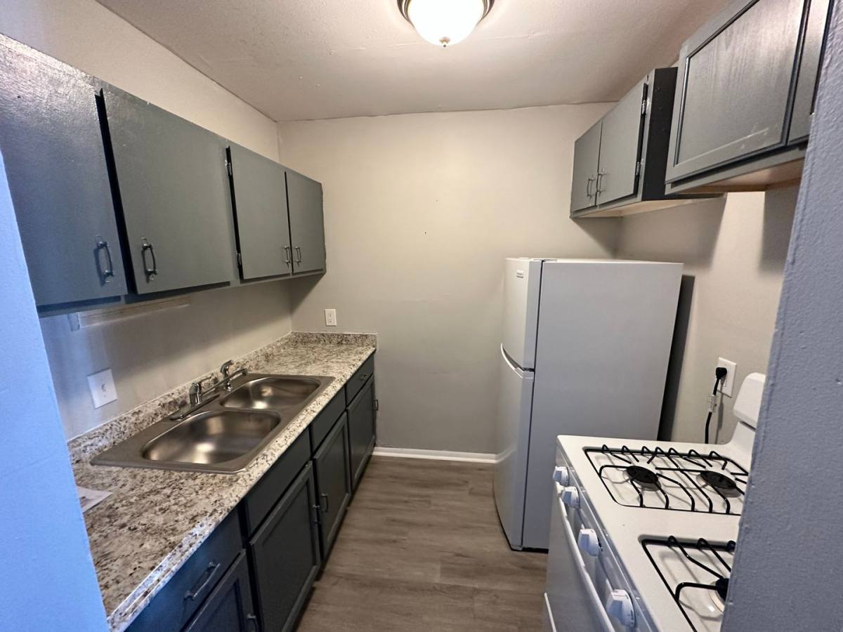 1305 - 1345 W Locust St 2866-2868 N, Milwaukee, WI 53206 - Apartment for Rent - Image 2