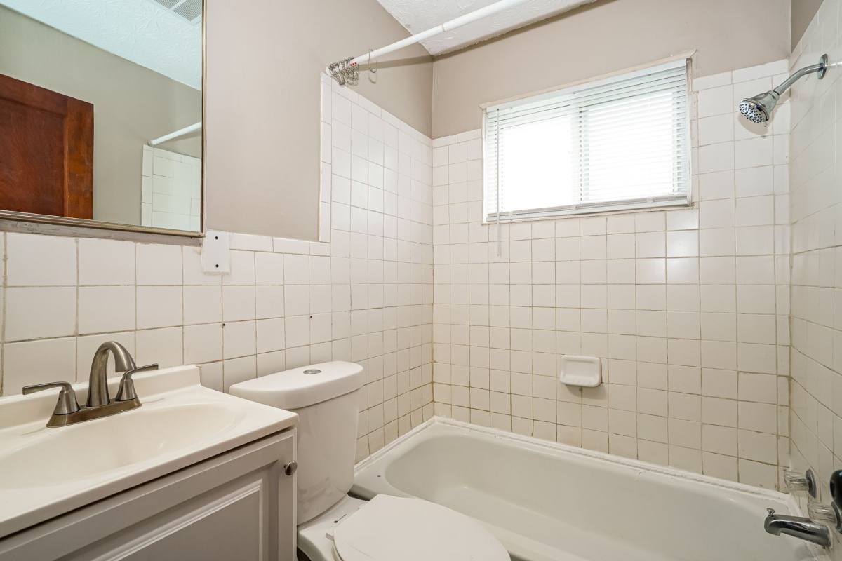 Apartment for rent at 2654-2656 Avalon Place, Columbus, OH 43219