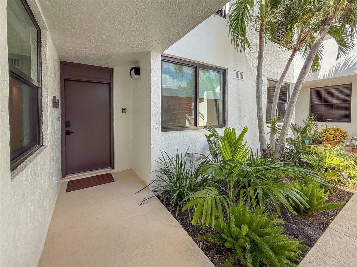 House for rent at 806 Bayport Way, Longboat Key, FL 34228