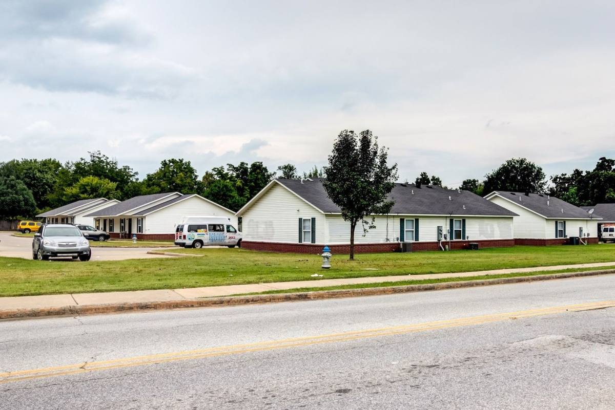 Townhouse for rent at 100 Josie Place, Springdale, AR 72764