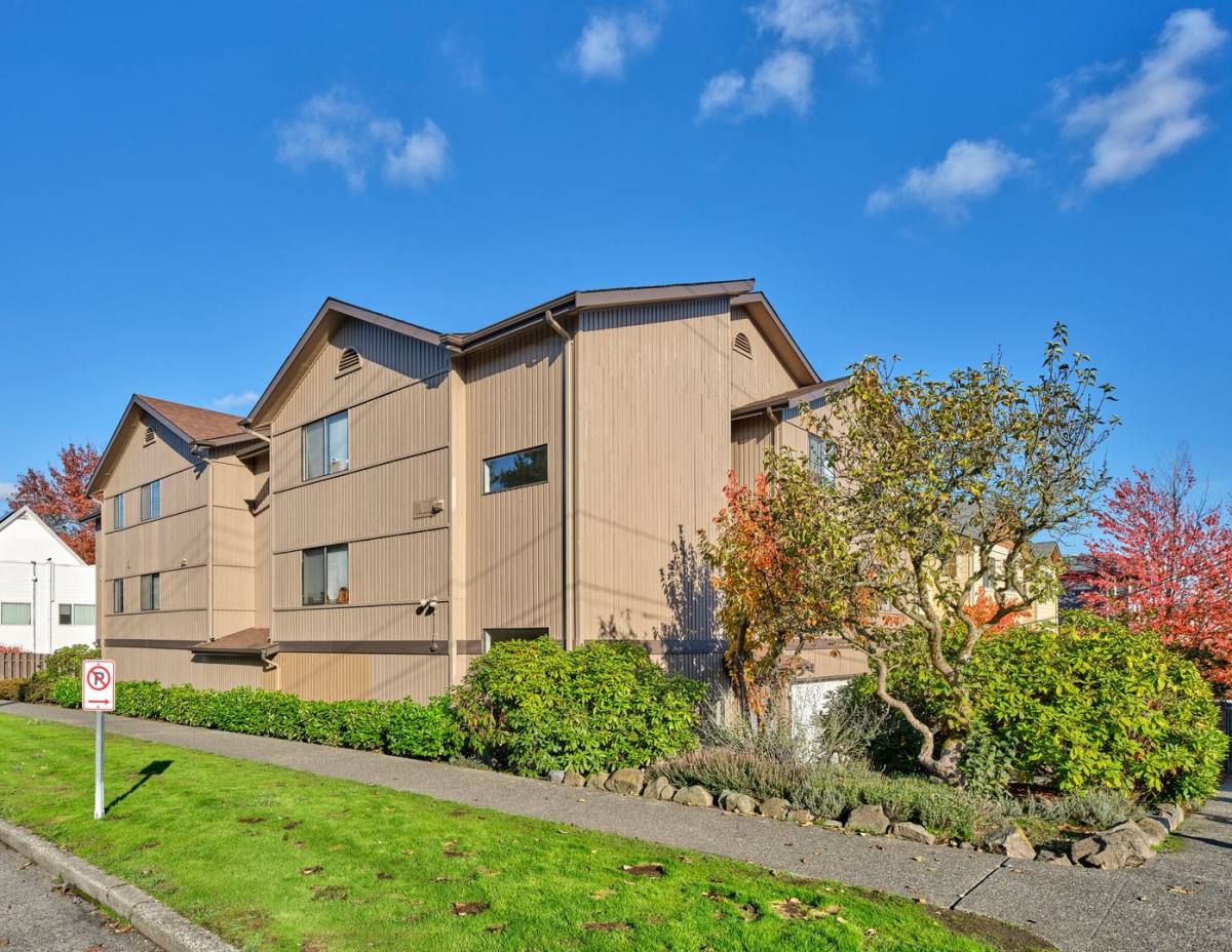 Apartment for rent at 902 N 95th St, Seattle, WA 98103