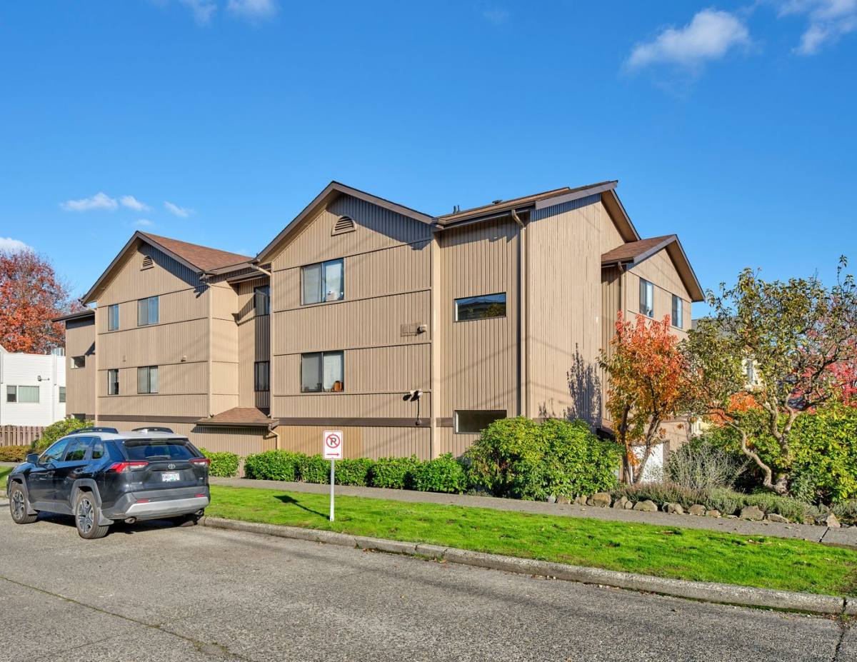 Apartment for rent at 902 N 95th St, Seattle, WA 98103