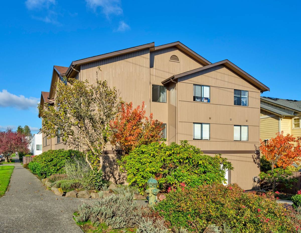 Apartment for rent at 902 N 95th St, Seattle, WA 98103