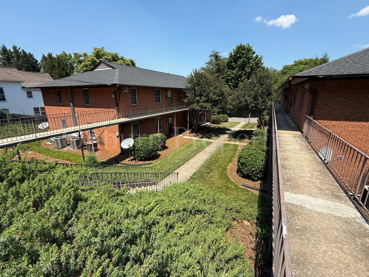 Apartment for rent at 513-525 S Green St, Winston Salem, NC 27101