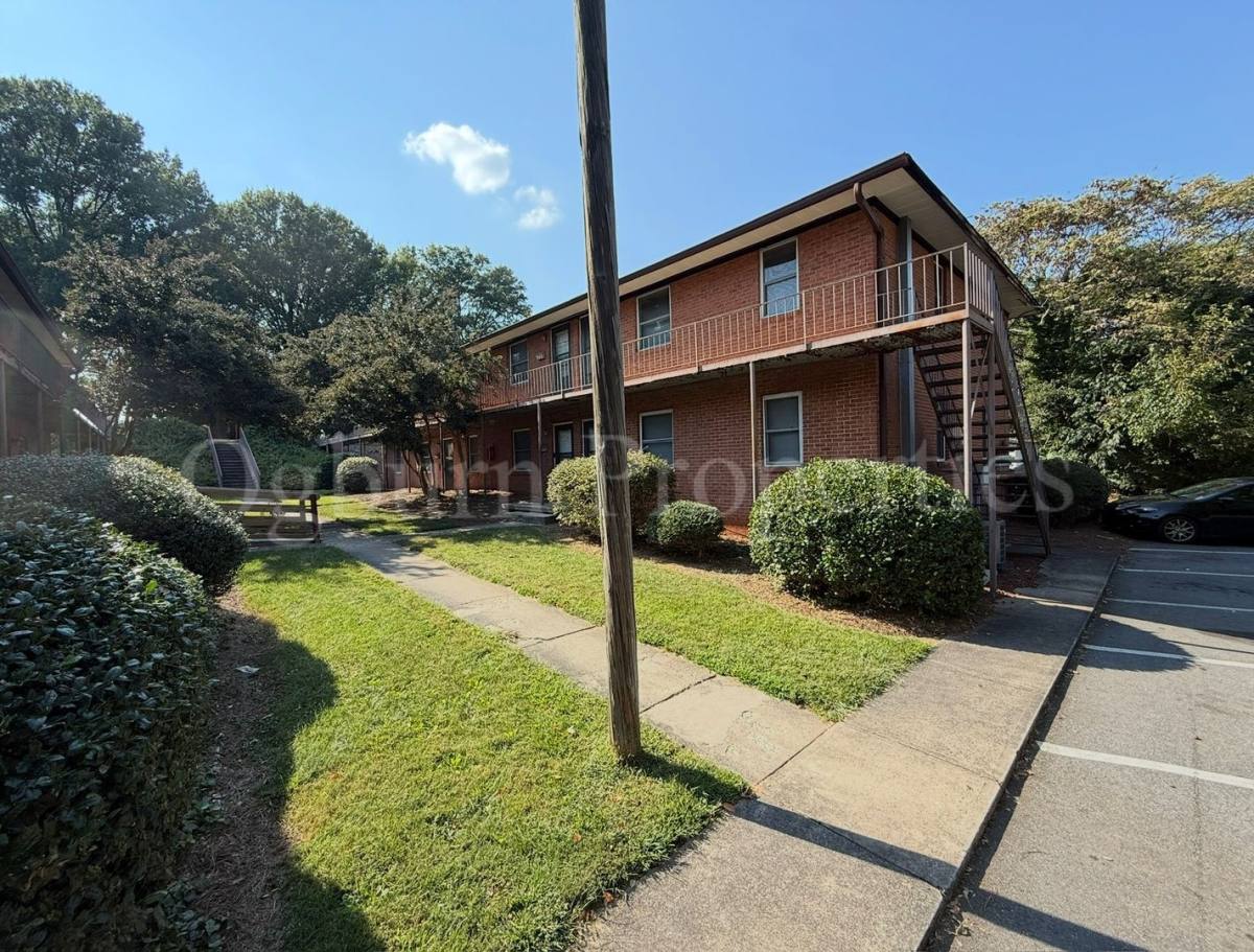 Apartment for rent at 513-525 S Green St, Winston Salem, NC 27101