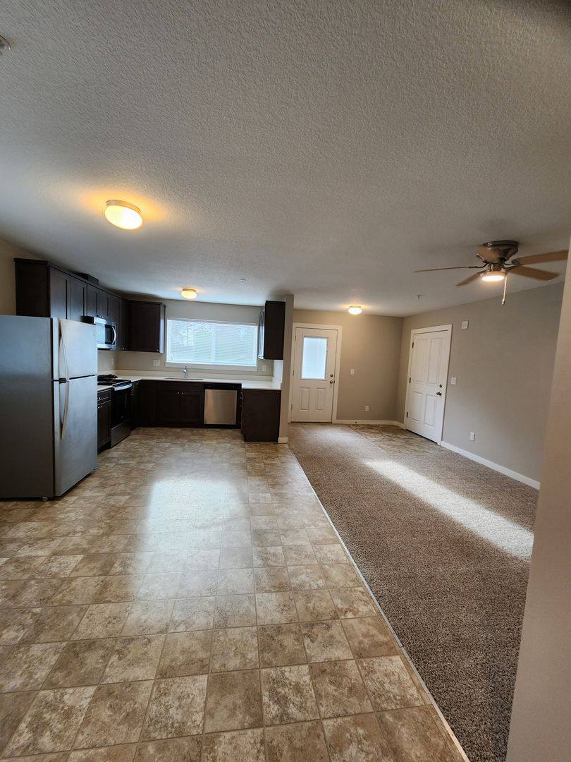 Apartment for rent at 751-757 Plymouth Dr, Salem, OR 97303