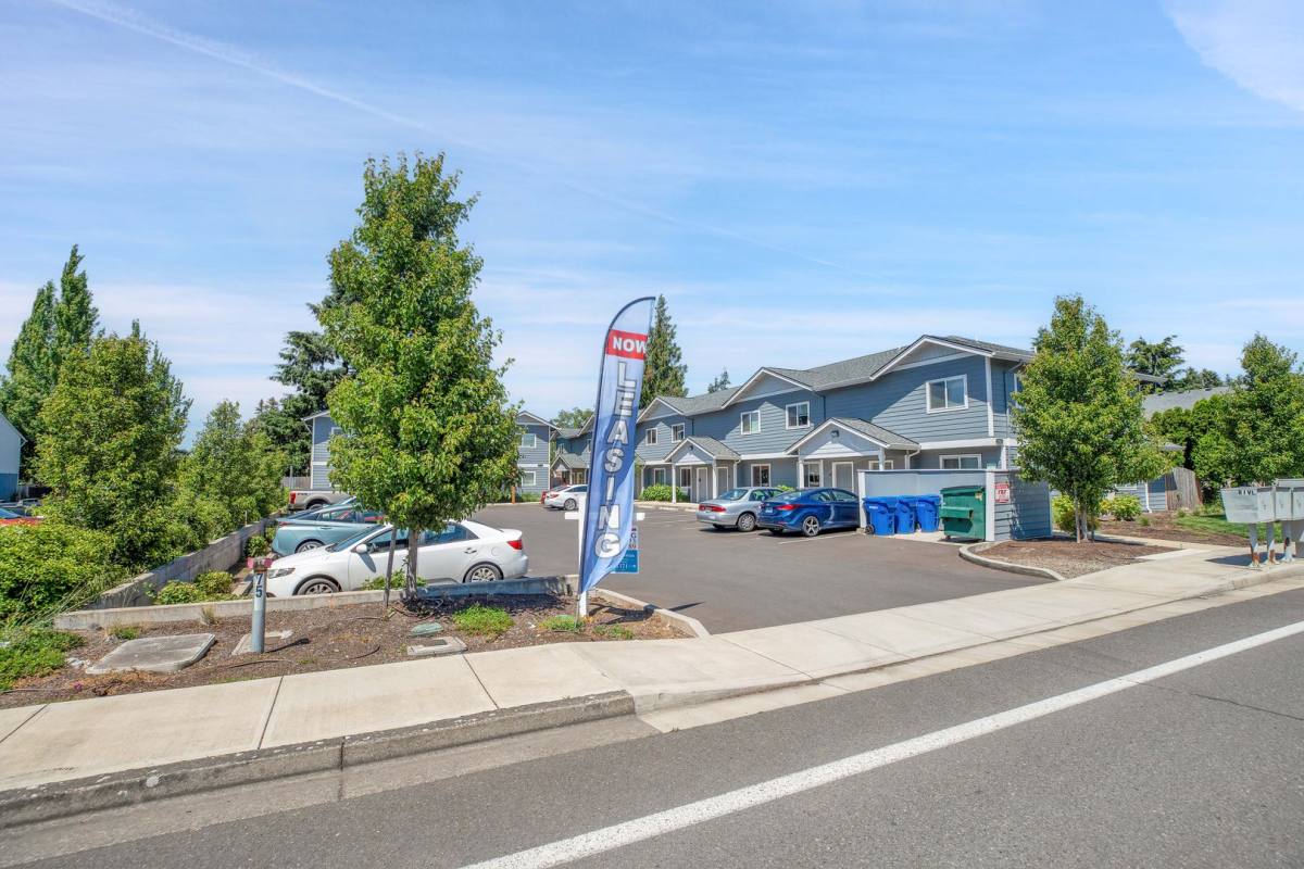 Apartment for rent at 751-757 Plymouth Dr, Salem, OR 97303