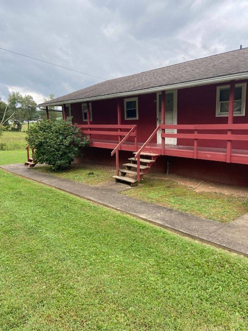 Apartment for rent at 11638 Staunton Turnpike, Walker, WV 26180