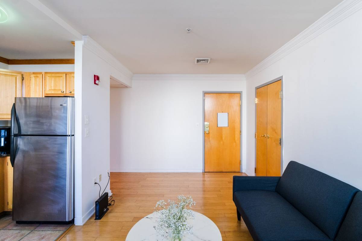 Condo for rent at 1939 Chestnut St, Philadelphia, PA 19103