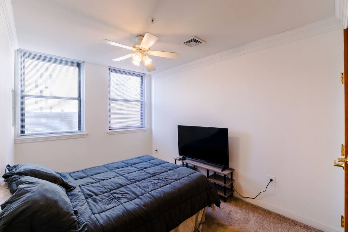 Condo for rent at 1939 Chestnut St, Philadelphia, PA 19103