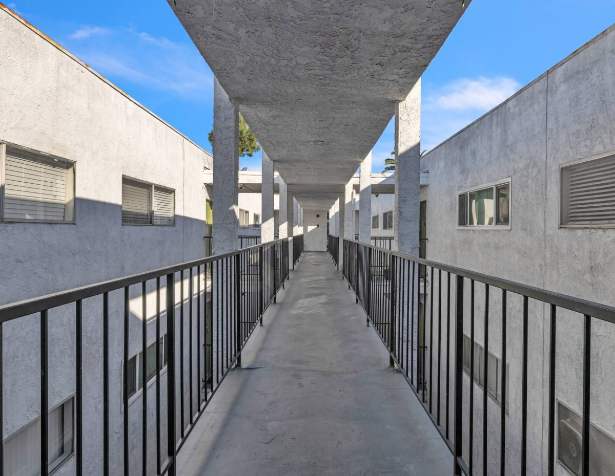 Apartment for rent at 823 Linden Ave, Long Beach, CA 90813