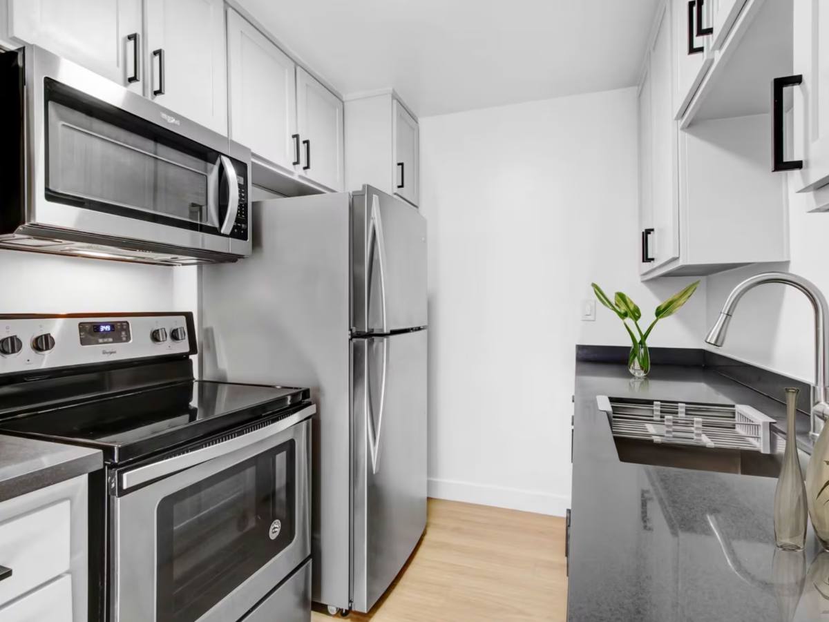 Apartment for rent at 823 Linden Ave, Long Beach, CA 90813