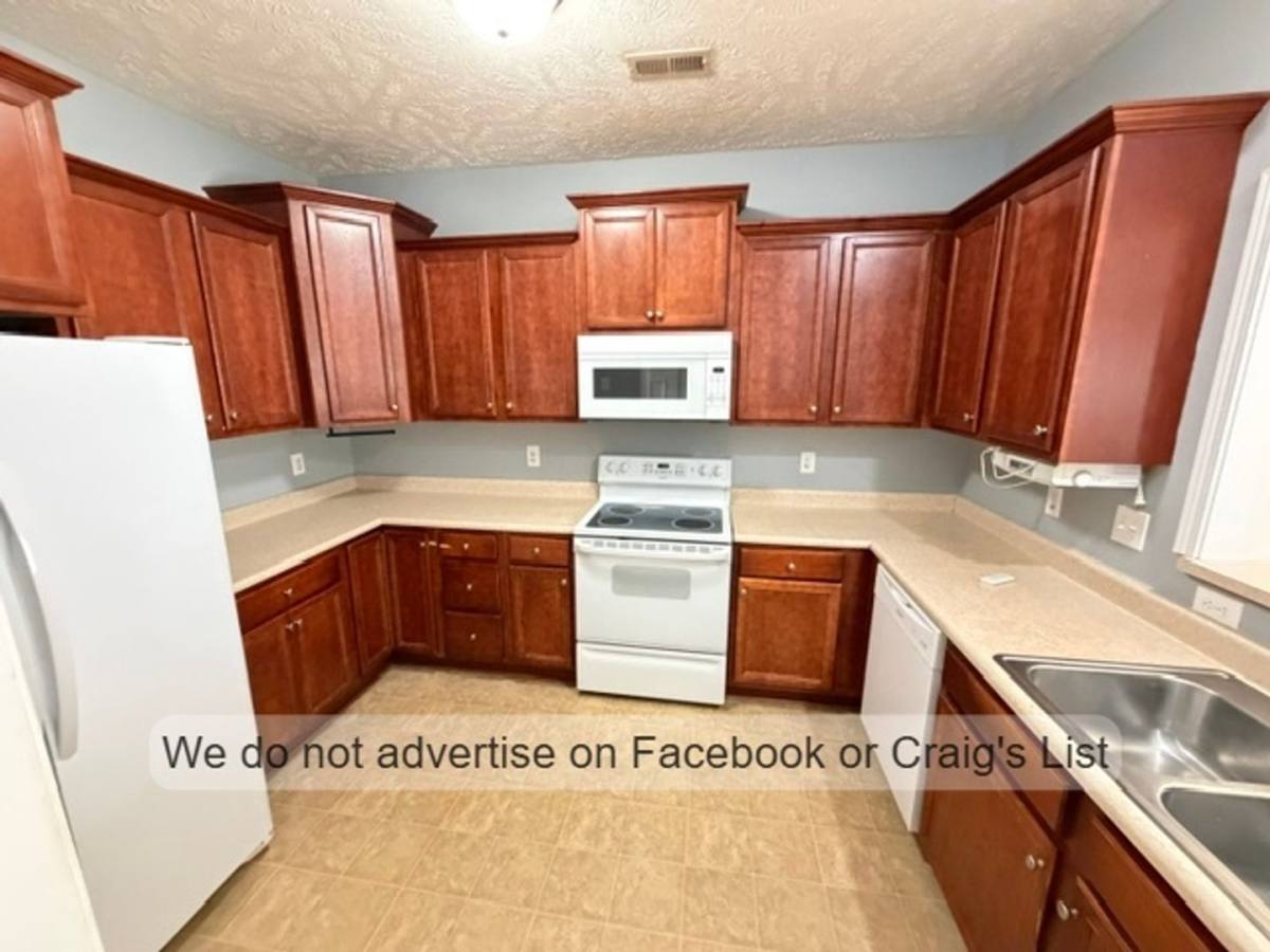 Townhouse for rent at 3058 Candlelight Dr, Fayetteville, NC 28311