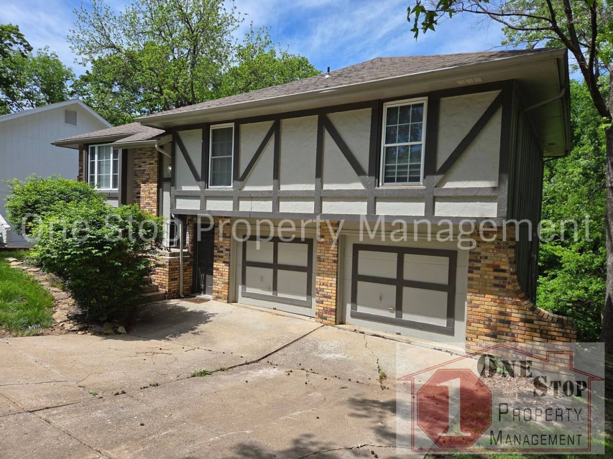 House for rent at 3032 NE 73rd Terrace, Kansas City, MO 64119