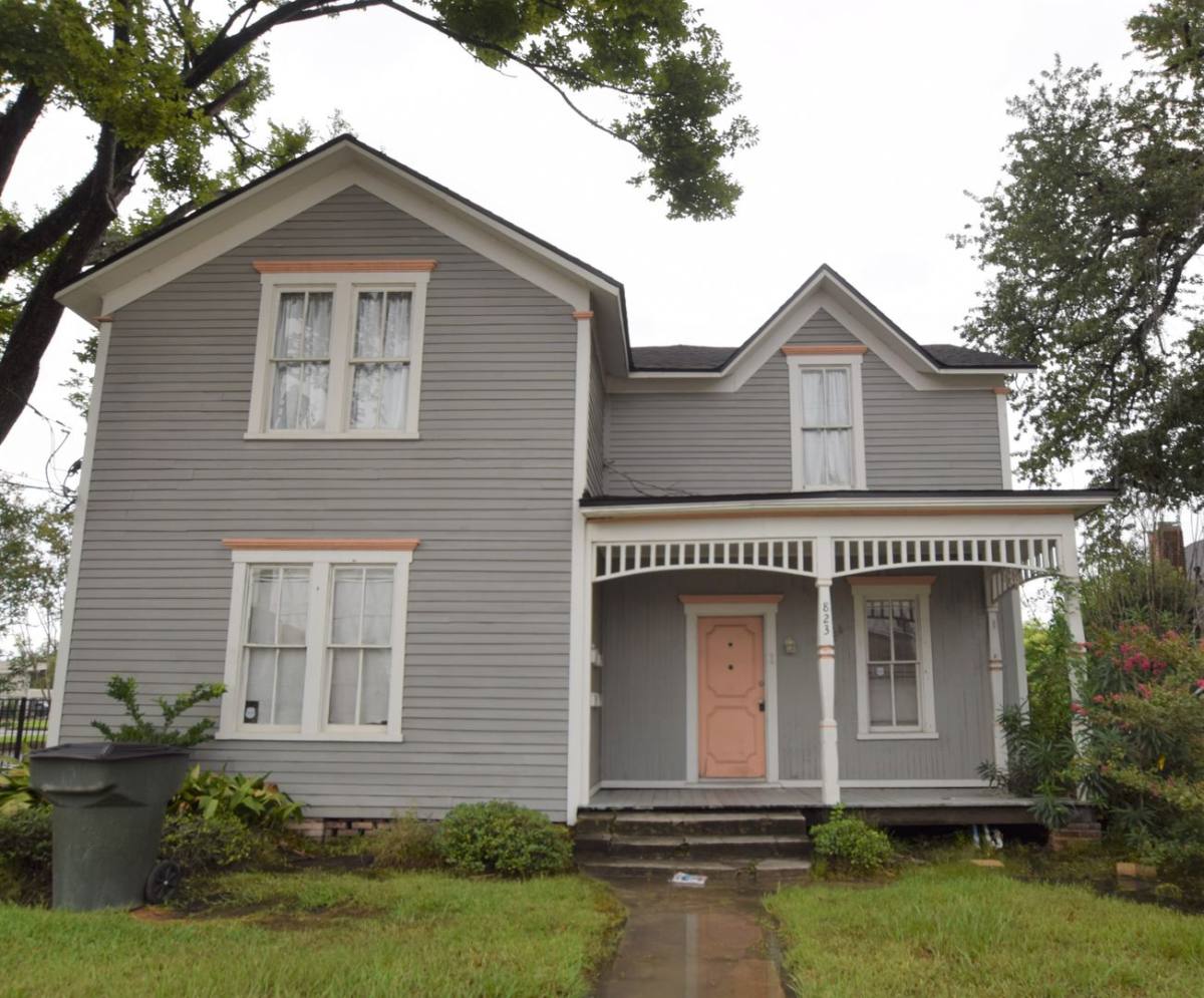 Apartment for rent at 823 Kirkman St, Lake Charles, LA 70601