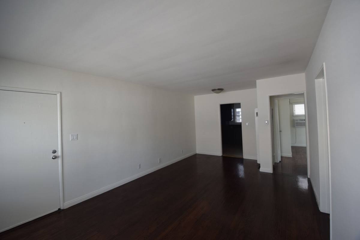 Apartment for rent at 11041 Moorpark St, North Hollywood, CA 91602