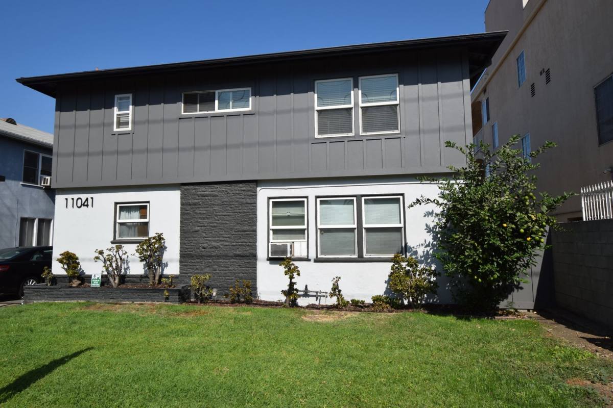 Apartment for rent at 11041 Moorpark St, North Hollywood, CA 91602