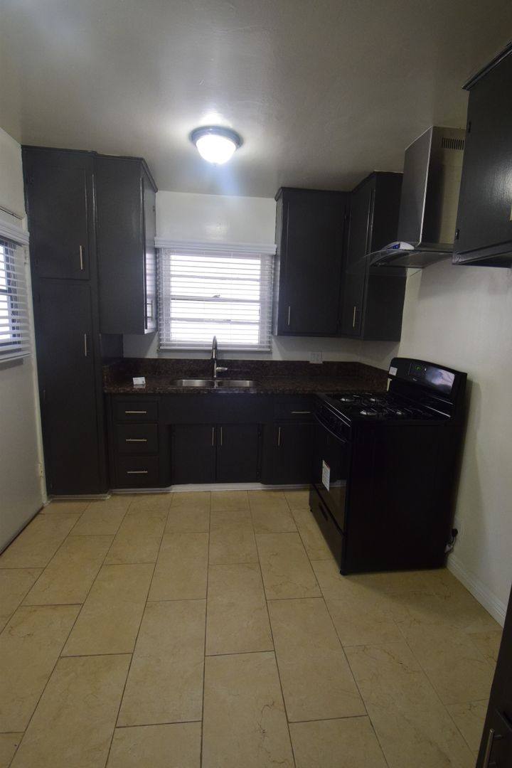 Apartment for rent at 11041 Moorpark St, North Hollywood, CA 91602