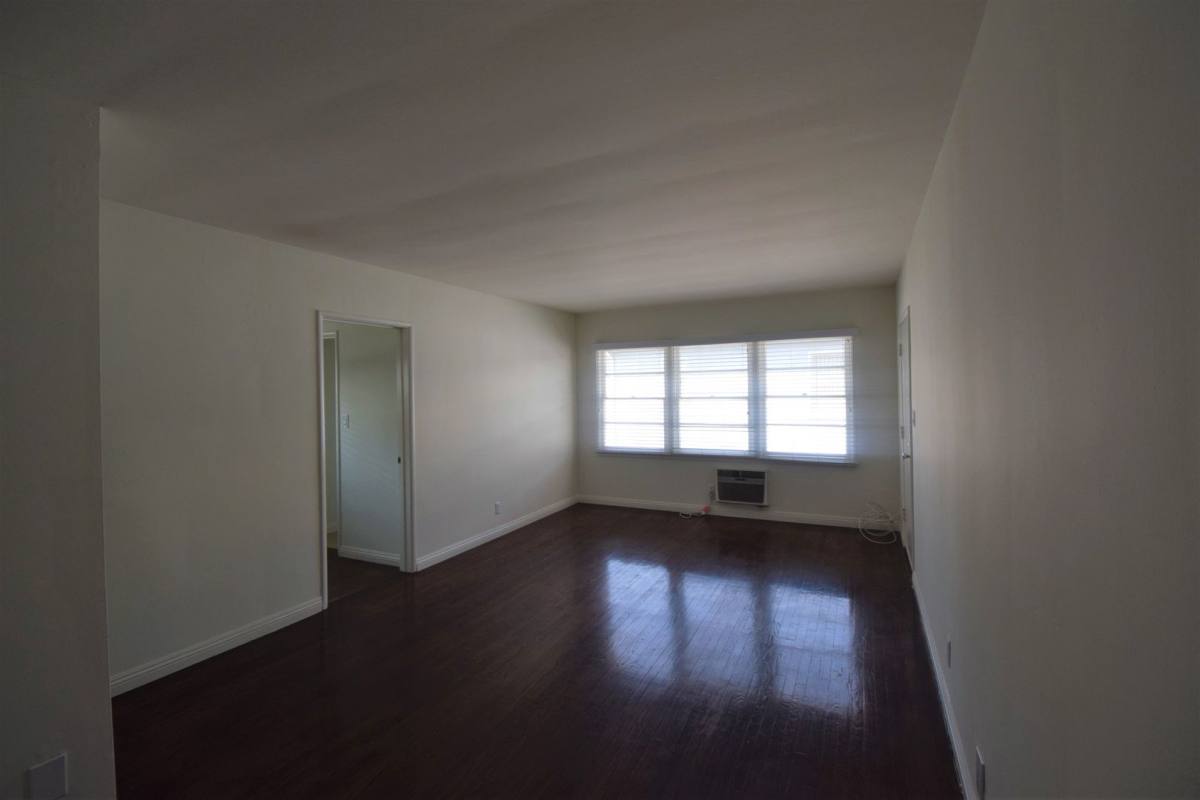 Apartment for rent at 11041 Moorpark St, North Hollywood, CA 91602