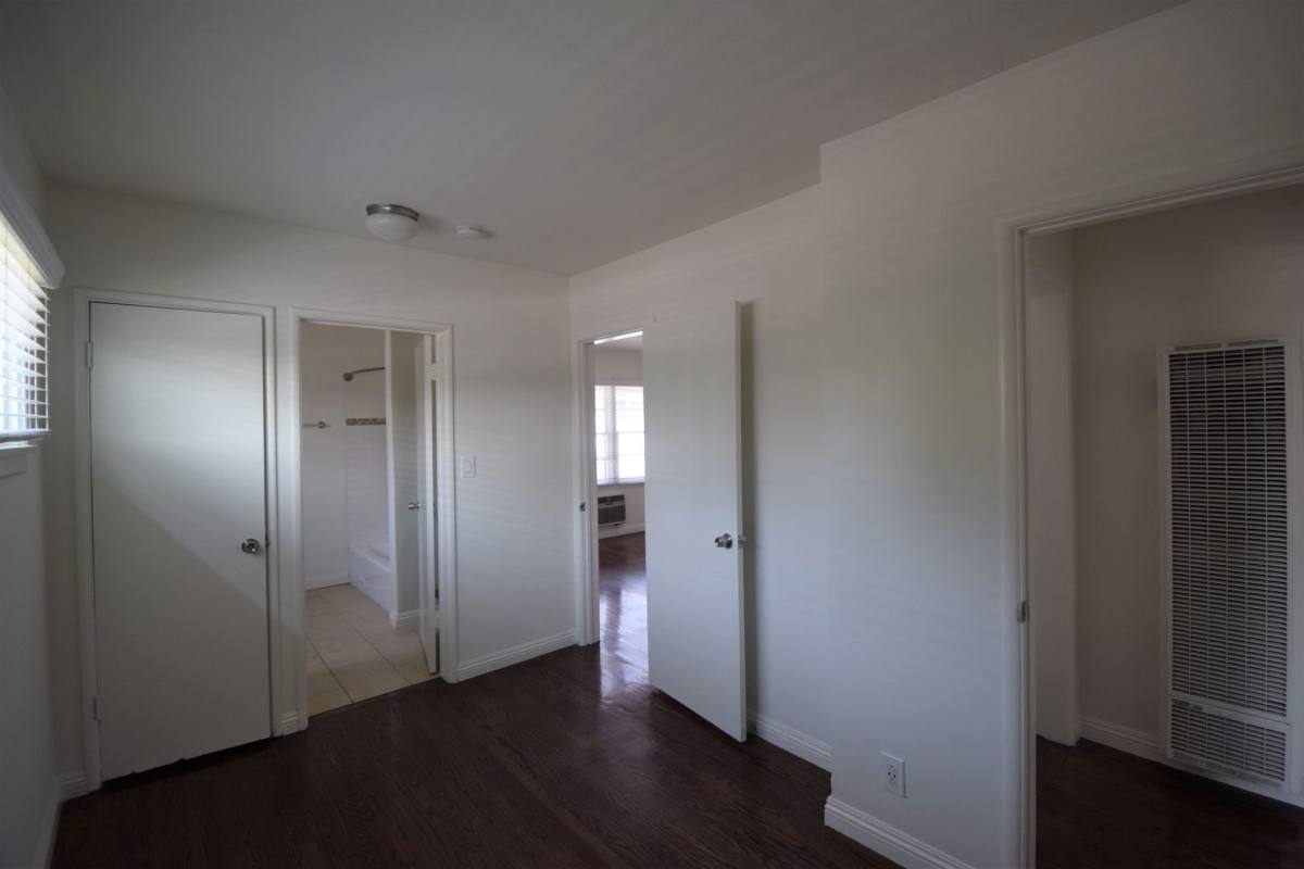 Apartment for rent at 11041 Moorpark St, North Hollywood, CA 91602