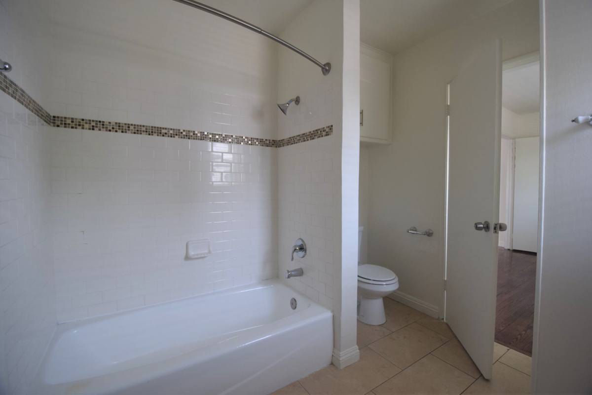 Apartment for rent at 11041 Moorpark St, North Hollywood, CA 91602