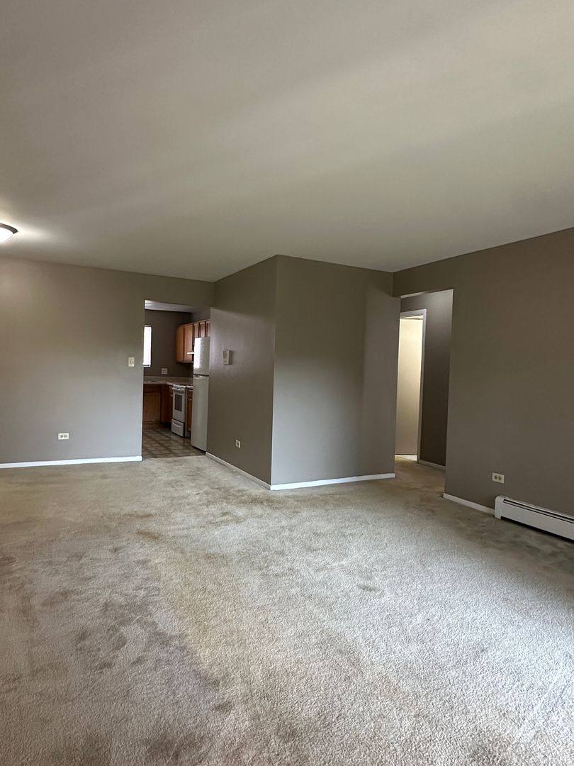 Apartment for rent at 2342 W Nichols Rd, Arlington Heights, IL 60004