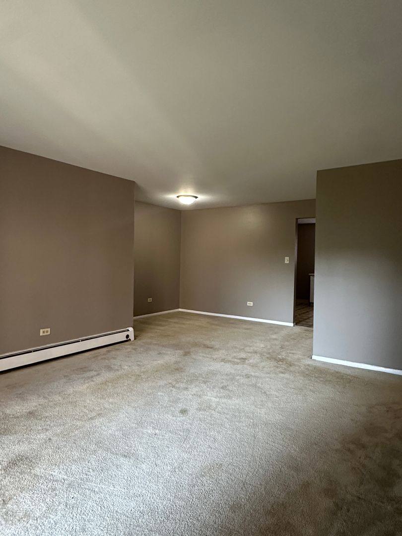 Apartment for rent at 2342 W Nichols Rd, Arlington Heights, IL 60004