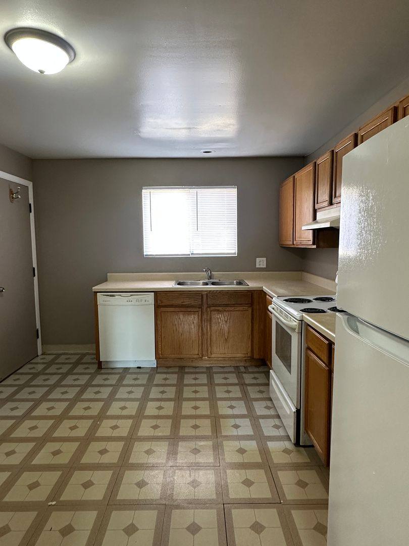 Apartment for rent at 2342 W Nichols Rd, Arlington Heights, IL 60004