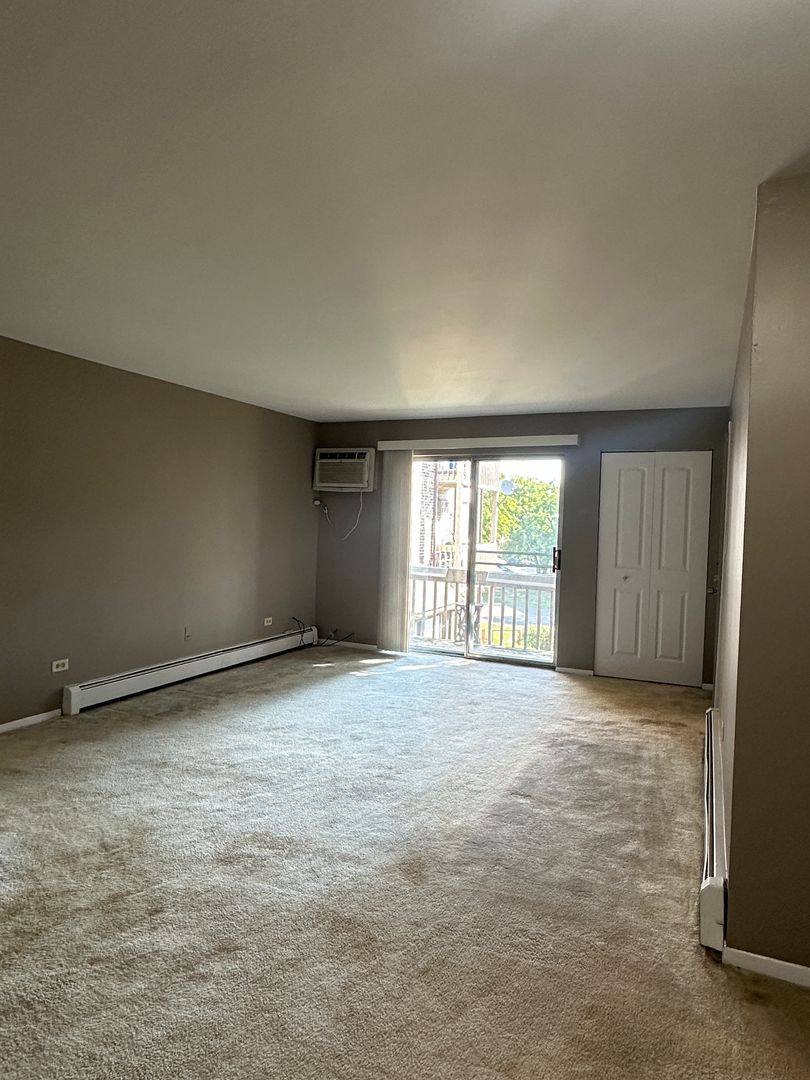 Apartment for rent at 2342 W Nichols Rd, Arlington Heights, IL 60004