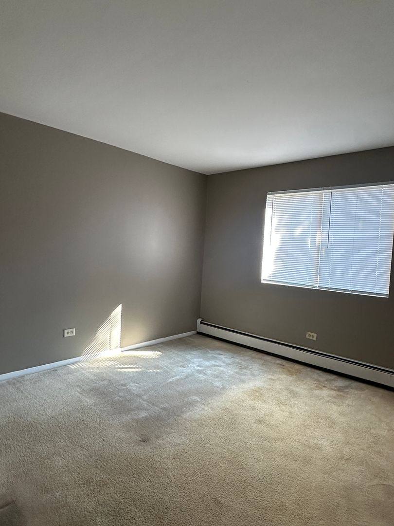Apartment for rent at 2342 W Nichols Rd, Arlington Heights, IL 60004