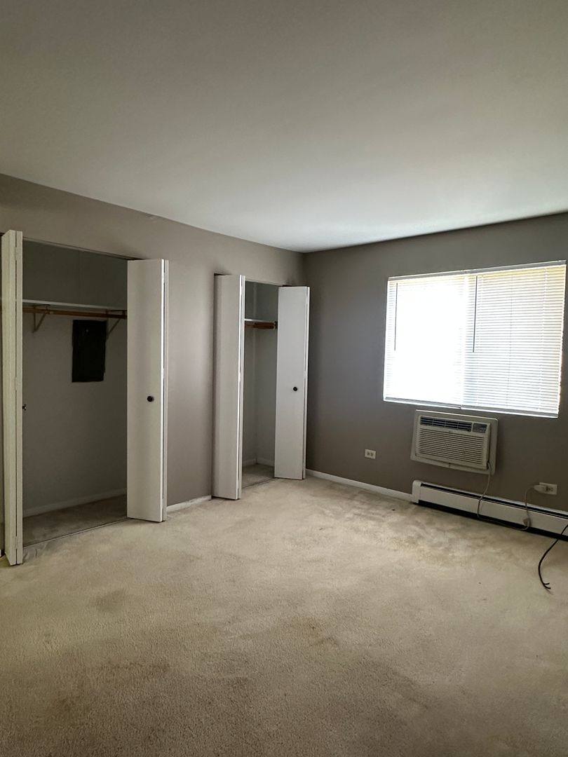 Apartment for rent at 2342 W Nichols Rd, Arlington Heights, IL 60004