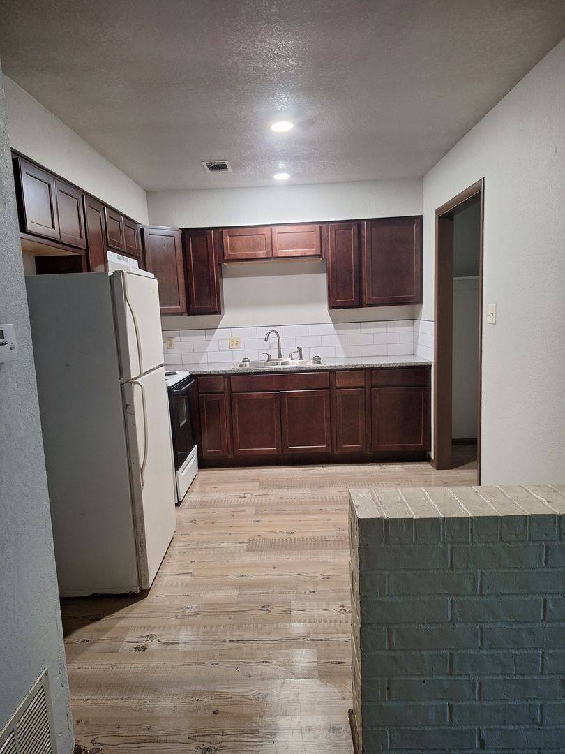 Apartment for rent at 302-312 H St, Barling, AR 72923