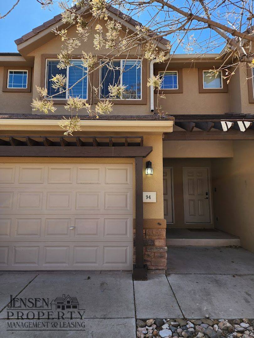 Townhouse for rent at 1000 Bluffiview Dr, Washington, UT 84780