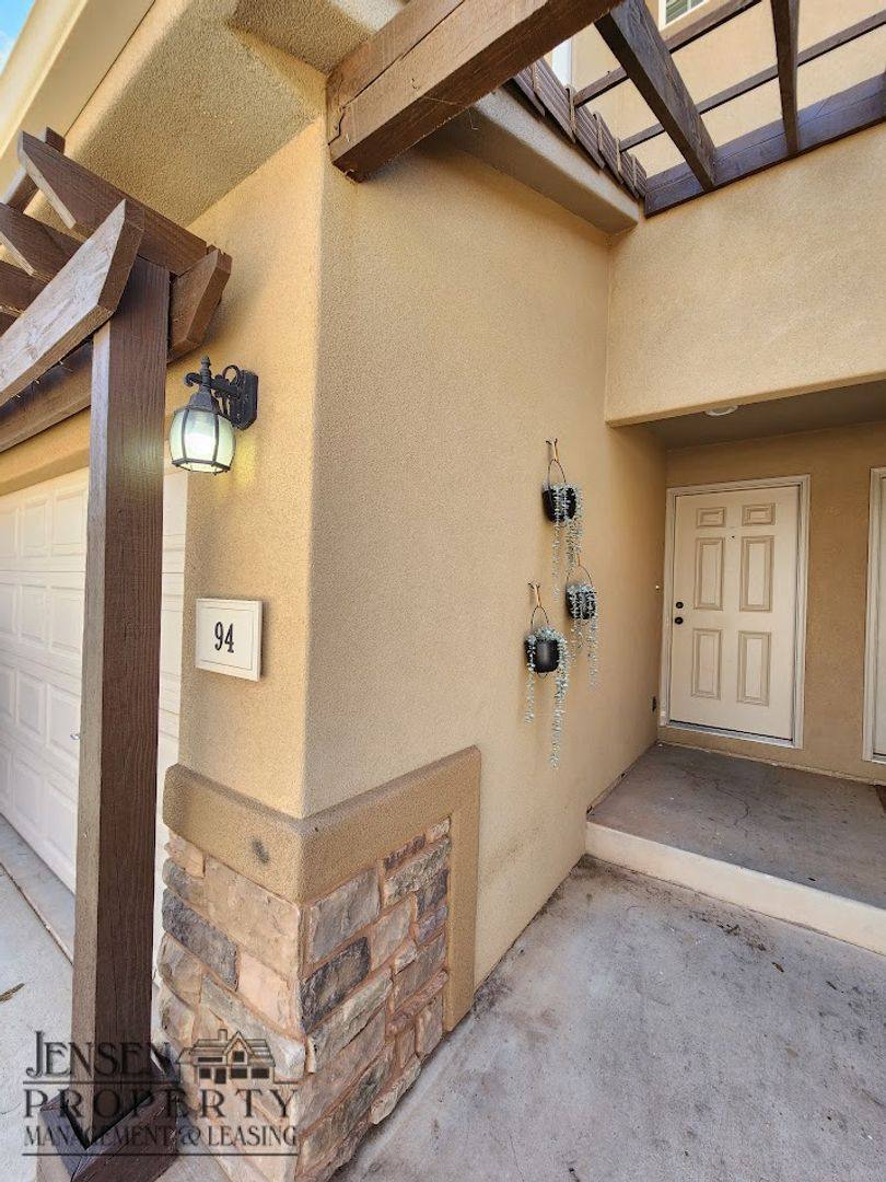 Townhouse for rent at 1000 Bluffiview Dr, Washington, UT 84780