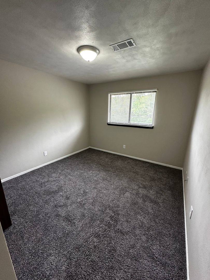 Apartment for rent at 8510 14th St W, Rock Island, IL 61201