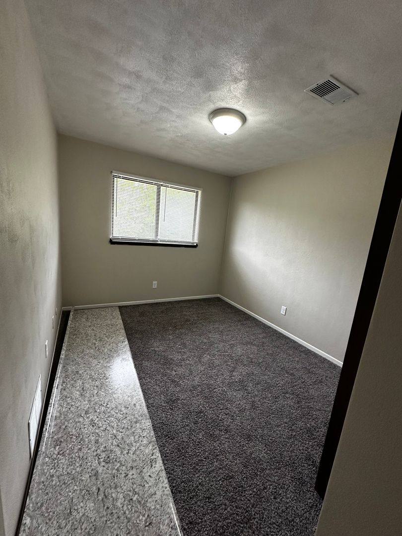 Apartment for rent at 8510 14th St W, Rock Island, IL 61201