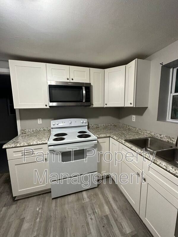 House for rent at 1921 Cowan Ave, Savannah, GA 31405