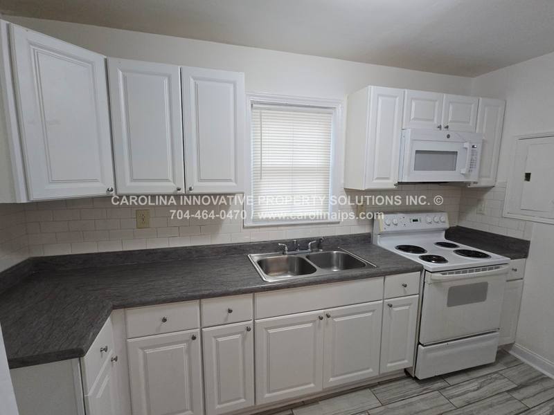 House for rent at 2711 Beech Nut Rd, Charlotte, NC 28208